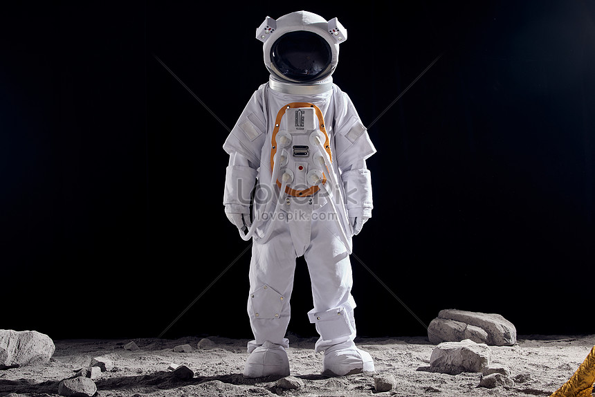 Retrato De Astronauta Creativo De Pie En El Aire Foto Descarga Gratuita HD Imagen De Foto