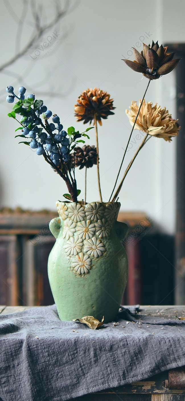 Những bình hoa cổ điển sẽ là điểm nhấn hoàn hảo cho không gian của bạn. Hãy khám phá hình ảnh liên quan đến Vintage Vase để tìm kiếm món đồ trang trí tuyệt vời cho căn phòng của bạn.