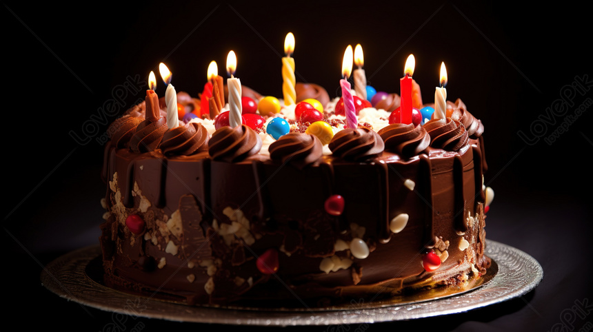 Torta Di Compleanno Al Cioccolato Di Numero Tre Con Lume Di Candela  Fotografie Stock