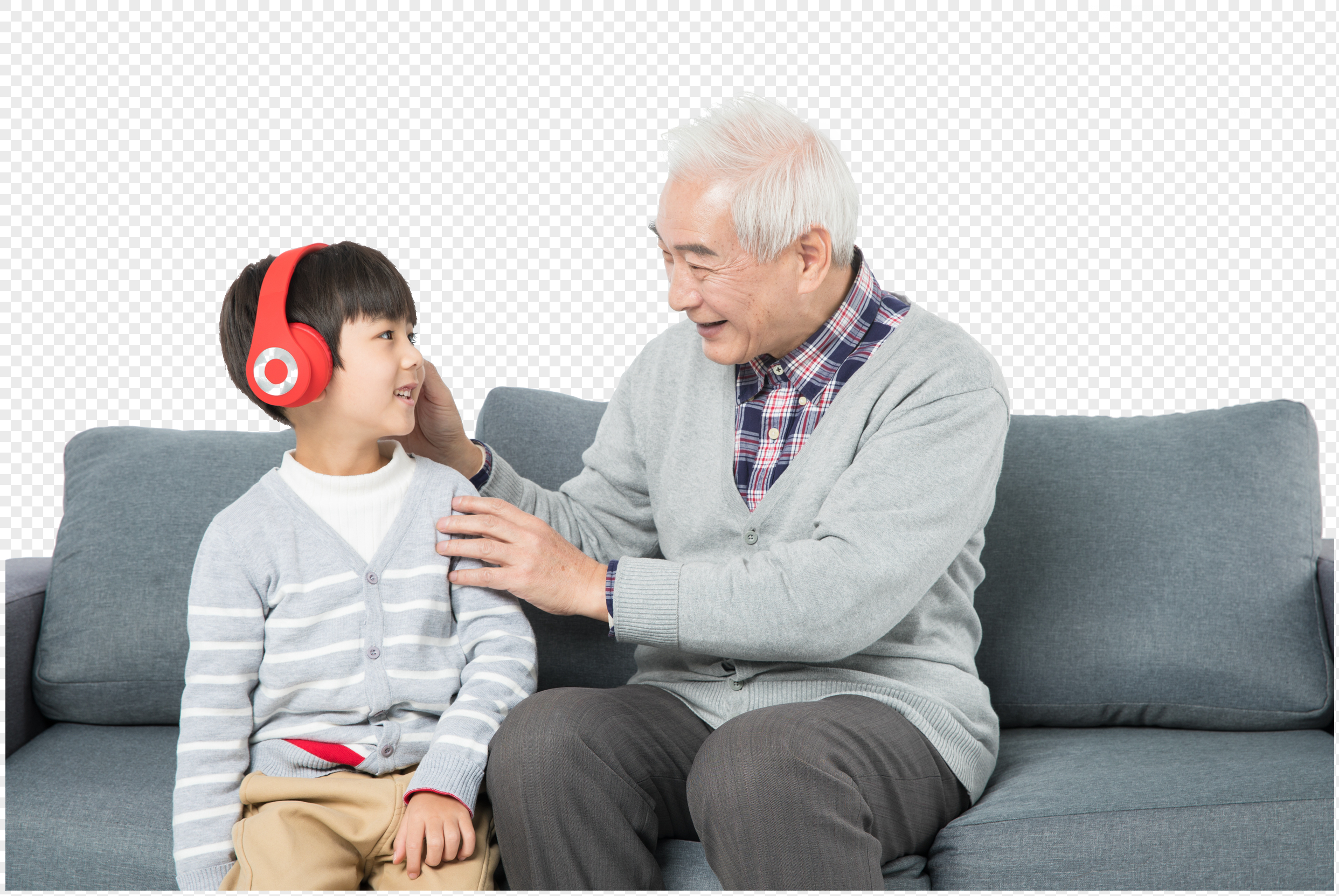 Дедуля слушать музыку. Grandfather and me listen Music. Grandfather Listening to Music. Бабушка на диване фото сбоку. Дедушка слушает музыку на прозрачном фоне.