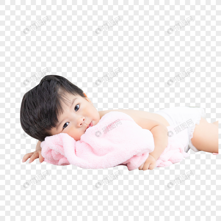 Lindo Bebe Envuelto En Una Toalla De Bano Jugando En La Alfombra Imagenes De Graficos Png Gratis Lovepik