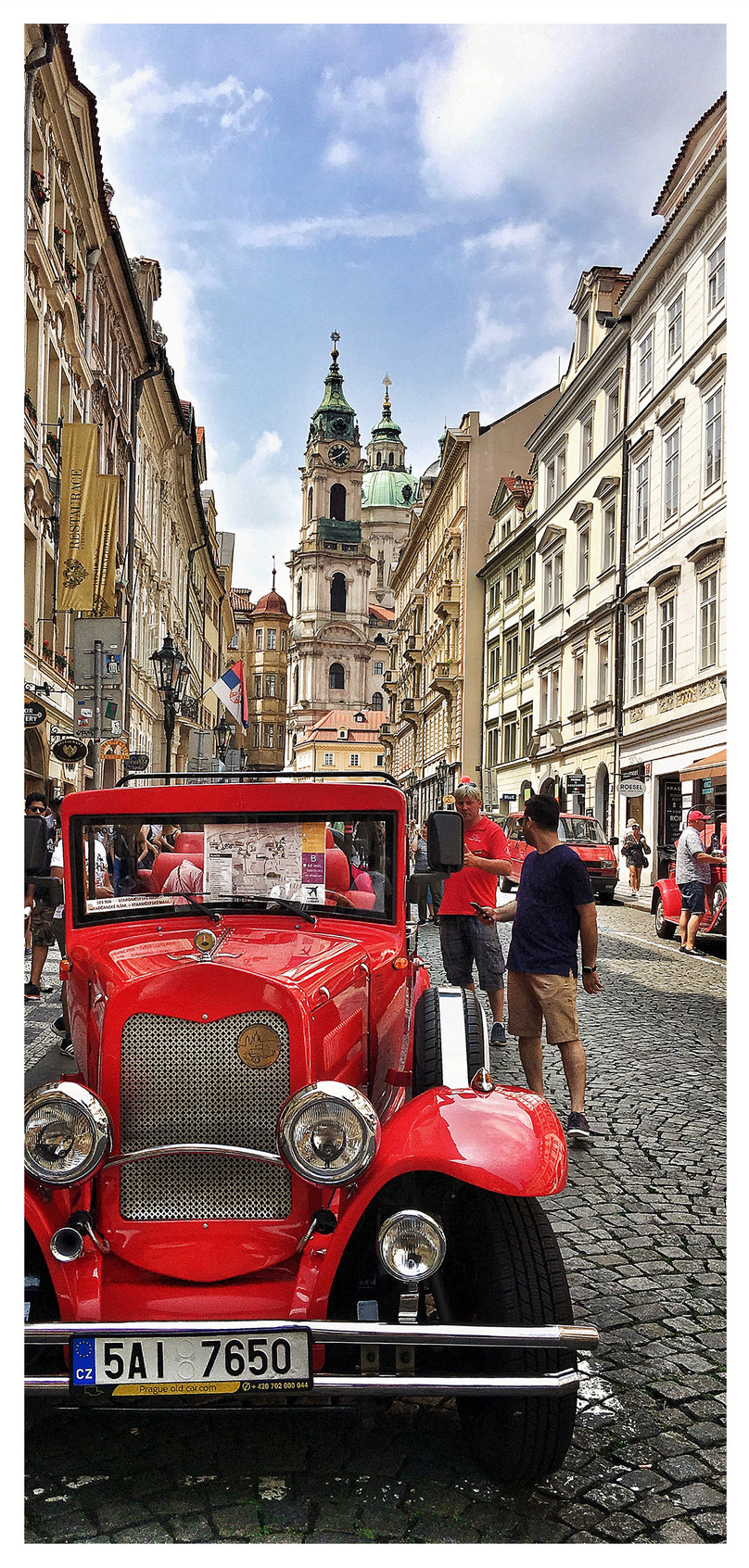 東ヨーロッパの街の風景モバイル壁紙イメージ 背景 Id 400258477 Prf