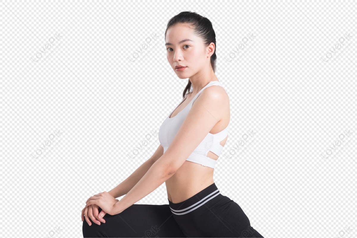 Side View Of Fitnesswoman With Braids Posing Near Stand With Sports  Equipment And Holding Weights. Srtong Woman With Muscular Body Standing In  Gym In Dark Atmosphere, Looking At Camera. Stock Photo, Picture