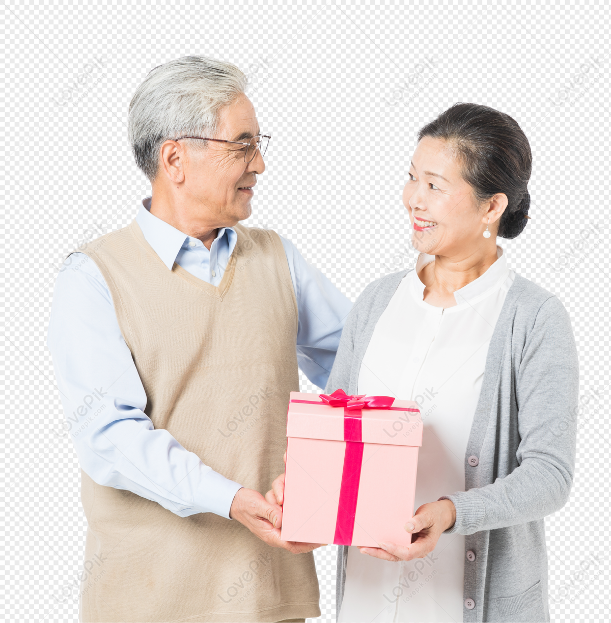 Yang tua. Подарок старику. Подарок в пожилых руках. The elderly receive Gifts.