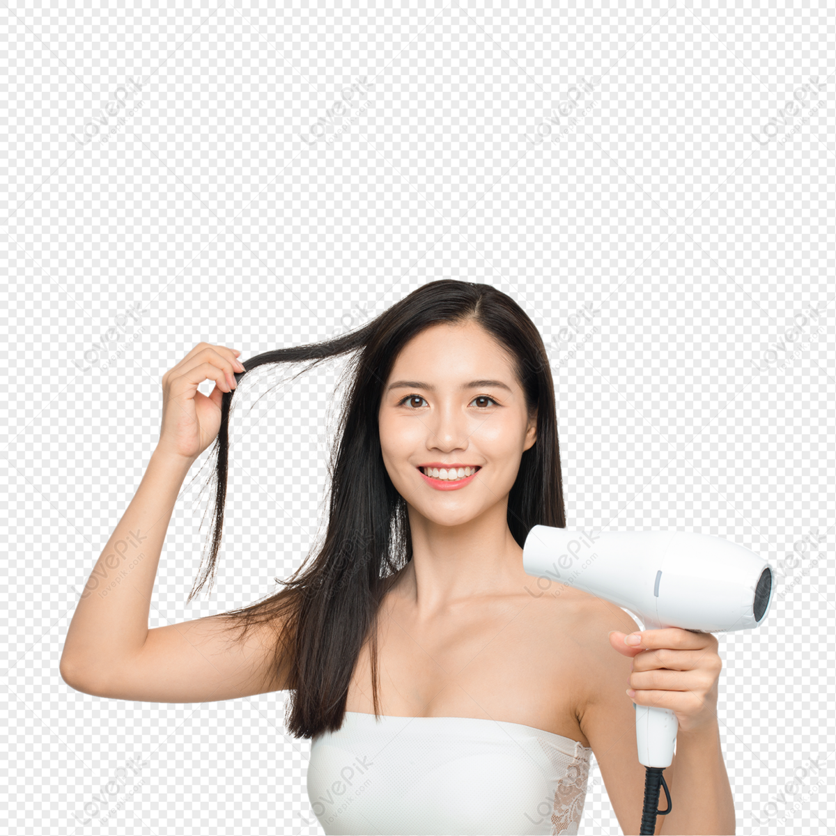 mulher jovem e bonita usando secador de cabelo no salão de