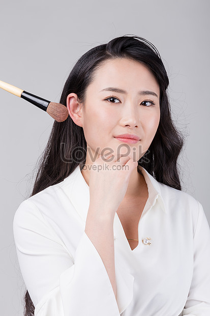 The Image Of The Professional Female Makeup Artist Picture And HD ...