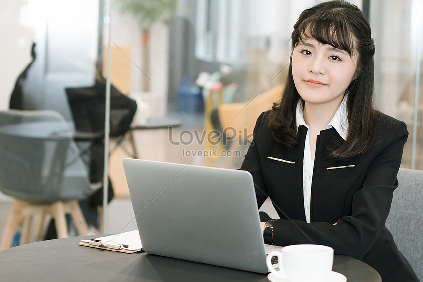 Young Professional Female Office Computer Picture And HD Photos | Free ...