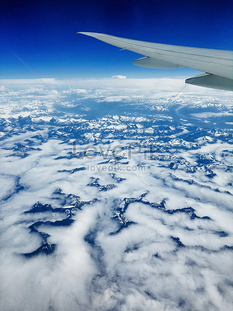 Phong cảnh máy bay: Đừng bỏ lỡ những khoảnh khắc đẹp như mơ của phong cảnh bên cửa sổ máy bay. Núi non, đồng bằng, biển cả đều nổi lên như một bức tranh màu sắc đầy ấn tượng và hùng vĩ. Những bức ảnh này sẽ khiến bạn thấy như mình đang du ngoạn khắp thế giới.