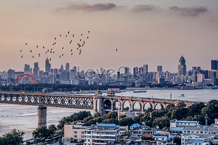 武漢黃昏長江大橋 照片