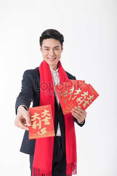 Business People Give Red Envelopes With Red Envelopes In Their H ...