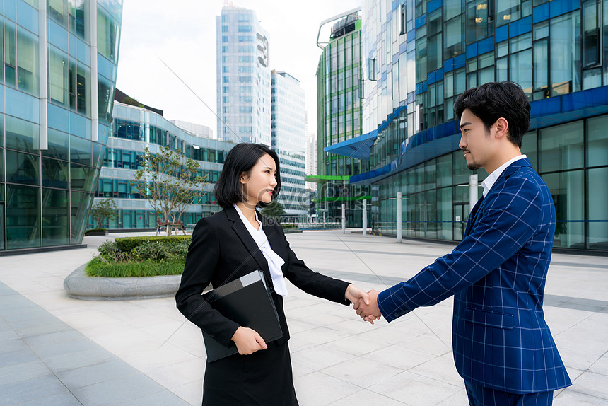 Business People Shake Hands Outdoors Picture And HD Photos | Free ...