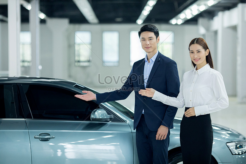 Car Sales Staff Introduce Cars Picture And HD Photos | Free Download On ...