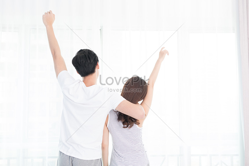 Couples Stand At The Window And Hug Each Other Picture And Hd Photos Free Download On Lovepik 