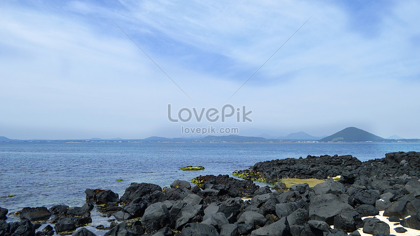 The Beautiful Scenery Of The Sea Of Cattle Island Jeju Island Picture ...