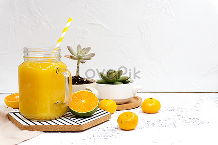 Fresh orange juice on tap hi-res stock photography and images - Alamy