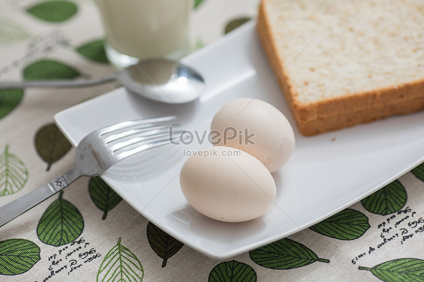 Ảnh bữa sáng trứng sữa và bánh mì là món ăn đơn giản và đầy dinh dưỡng để bắt đầu một ngày mới tràn đầy năng lượng. Với công thức đơn giản, bạn có thể chuẩn bị món ăn này trong vài phút và tận hưởng một bữa sáng ngon lành cùng gia đình và bạn bè. Đừng bỏ lỡ cơ hội khám phá những bức ảnh tuyệt đẹp này!