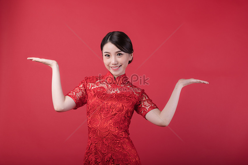 Chinese New Year Qipao Beauty Hand Support Show Picture And HD Photos ...