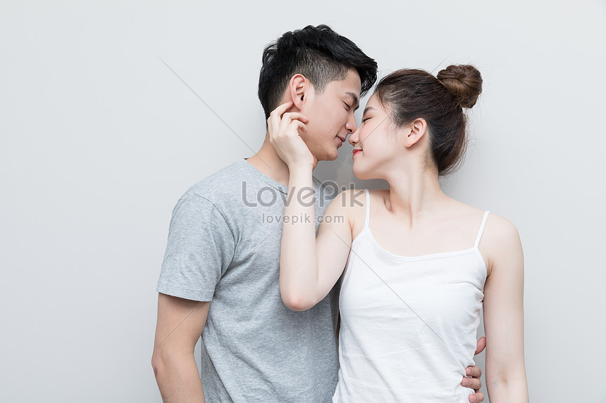 カップル恋人の親密なキスイメージ 写真 Id Prf画像フォーマットjpg Jp Lovepik Com