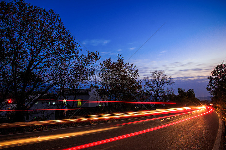 夕方には道路上の光の道イメージ_写真 id 500788871_PRF画像 