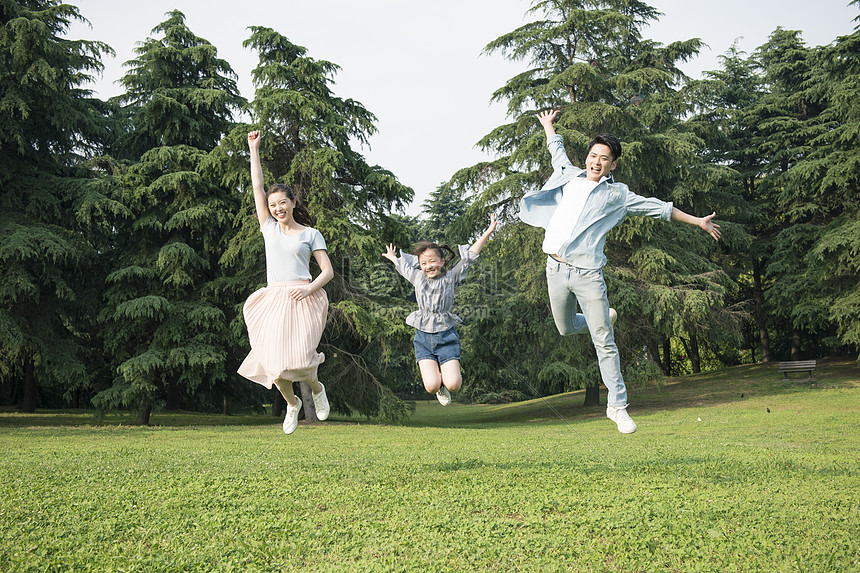 Family And Children Outdoors Photo, hd family photo, parents photo, children photo