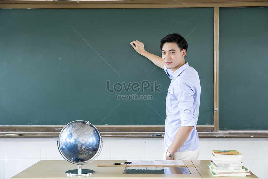 Male Teachers In Class Picture And HD Photos | Free Download On Lovepik