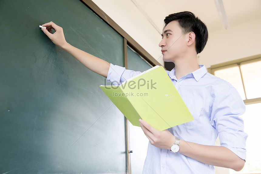 Male Teachers In Class Picture And HD Photos | Free Download On Lovepik