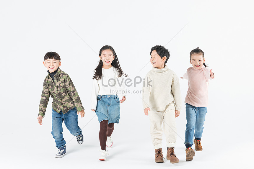 Children Walk Happily Picture And HD Photos | Free Download On Lovepik