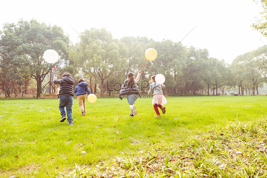 Happy Children Running In The Sunshine Picture And HD Photos | Free ...