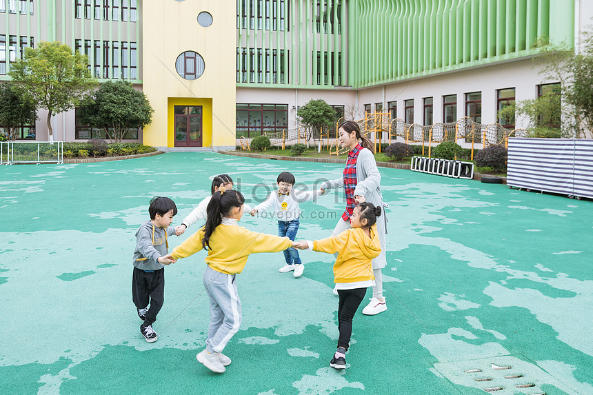 Trường Mẫu Giáo: Trường Mẫu Giáo mang lại cho các bé một không gian vui chơi và học tập an toàn và thân thiện. Hãy xem hình ảnh thật đáng yêu của các bé học sinh trong trường Mẫu Giáo và nhấn tượng với sự năng động, tinh nghịch của các con.