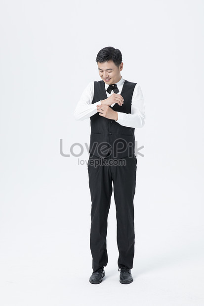 Restaurant waiter with a bow tie icon in cartoon Vector Image