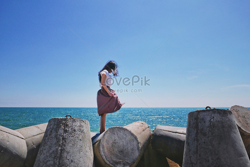 Girl Silhouette At The Beach Of Mui Ne Picture And HD Photos | Free ...