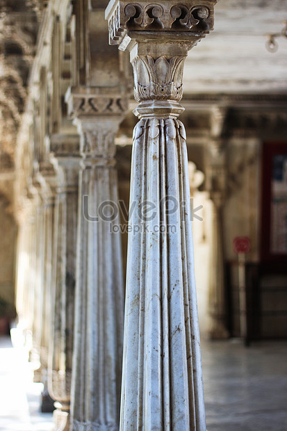 palace pillars