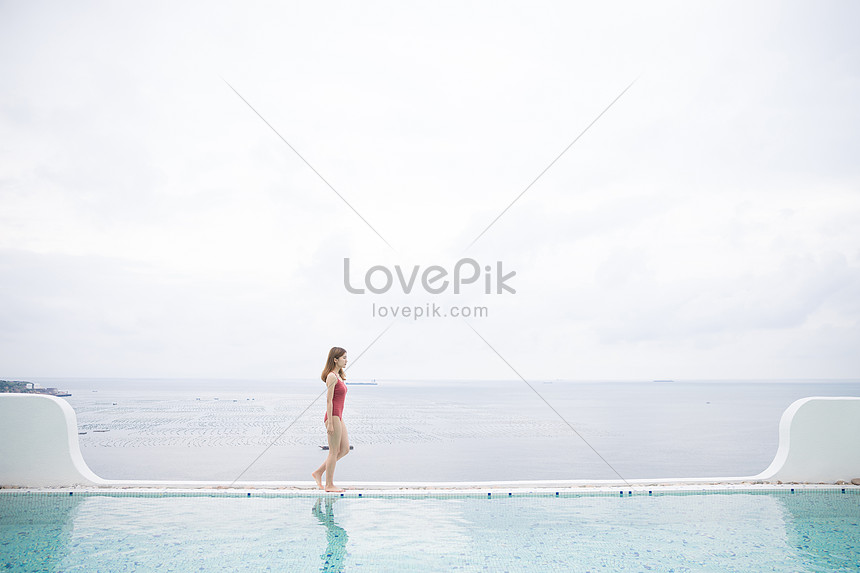 Cô Gái Xinh Đẹp Tắm Nắng Trên Bãi Biển Hình ảnh Sẵn có - Tải xuống Hình ảnh  Ngay bây giờ - Bikini - Đồ bơi, Biển, Bãi biển - iStock