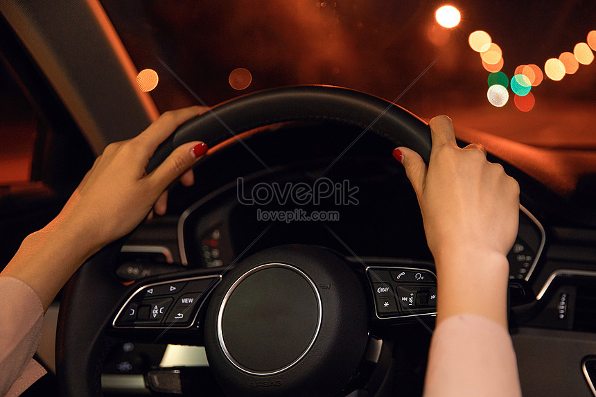 Hãy để những người phụ nữ lái xe xinh đẹp làm cho bạn say mê. Với kĩ năng lái xe thông minh và tinh thần tự lập, họ chắc chắn sẽ mang lại sự ngưỡng mộ và cảm hứng cho bạn. Hãy xem hình ảnh và cảm nhận động lực này nhé.