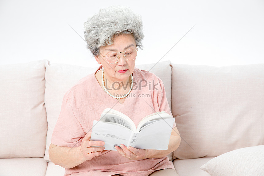 Old Man Reading Picture And HD Photos | Free Download On Lovepik