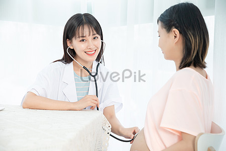 Docteur Avec Le Stéthoscope Et La Femme Enceinte Image stock - Image du  médical, prévoir: 80198999