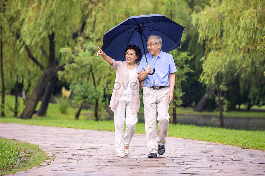 Elderly Couple Walking In The Rain In The Park Picture And HD Photos ...