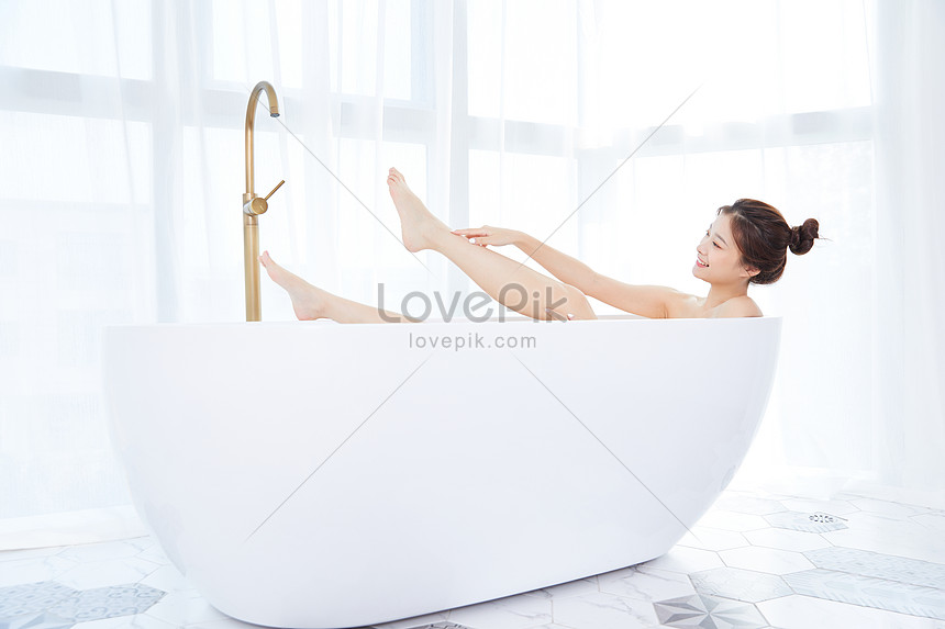 Female Lying In The Bathtub And Taking A Bubble Bath Picture And Hd