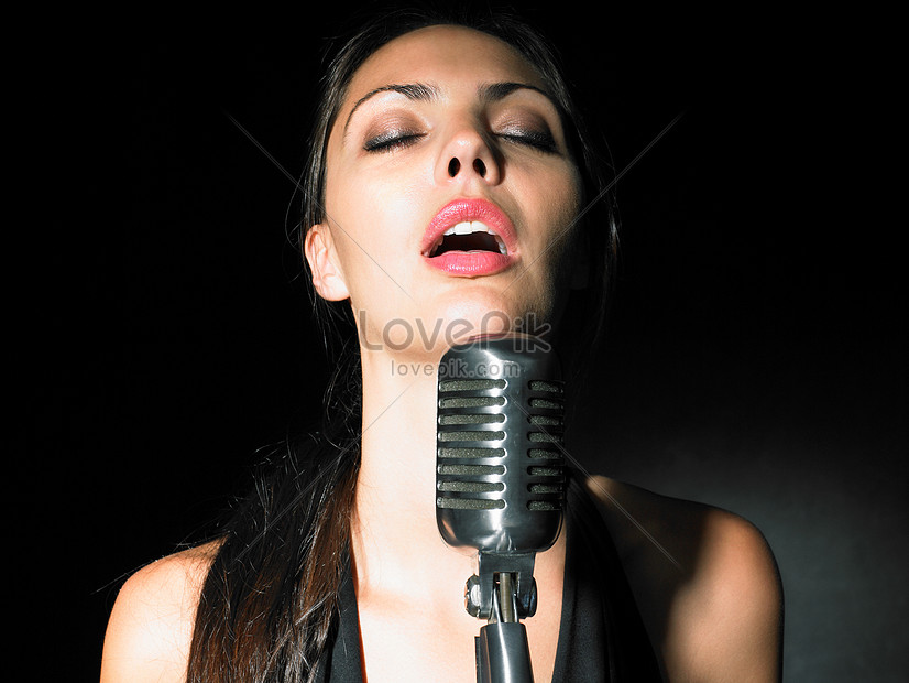 female-singer-with-microphone-picture-and-hd-photos-free-download-on