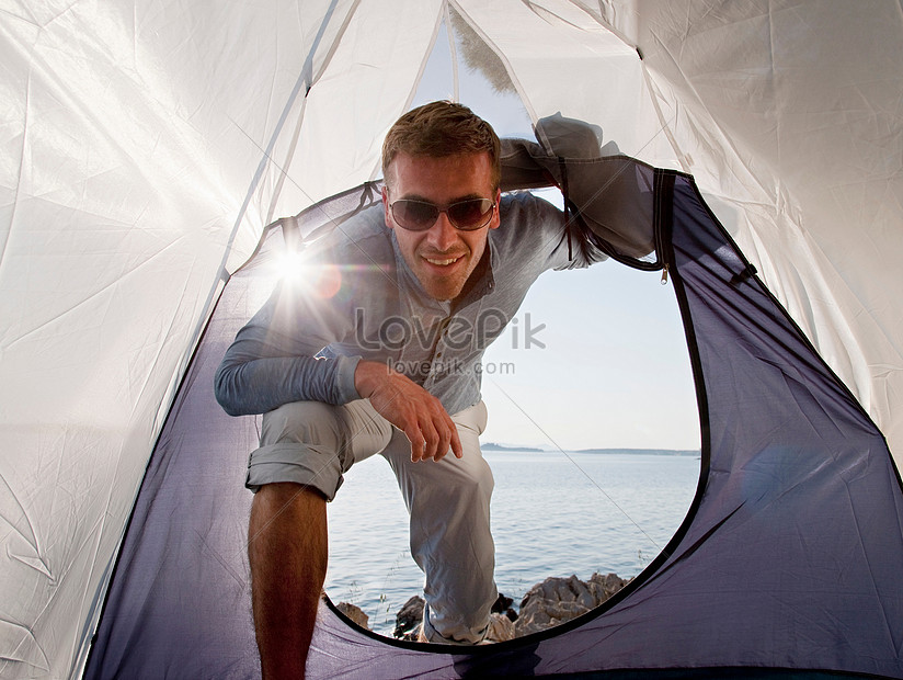 Man Entering Tent Picture And HD Photos | Free Download On Lovepik