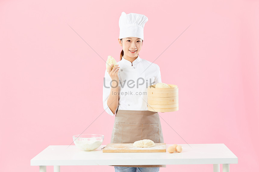 Chef Pastelero Sosteniendo Una Pequeña Bola De Masa Foto | Descarga ...