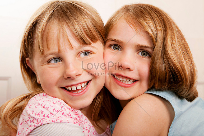 Portrait Of Two Girls Hugging Picture And Hd Photos Free Download On Lovepik 
