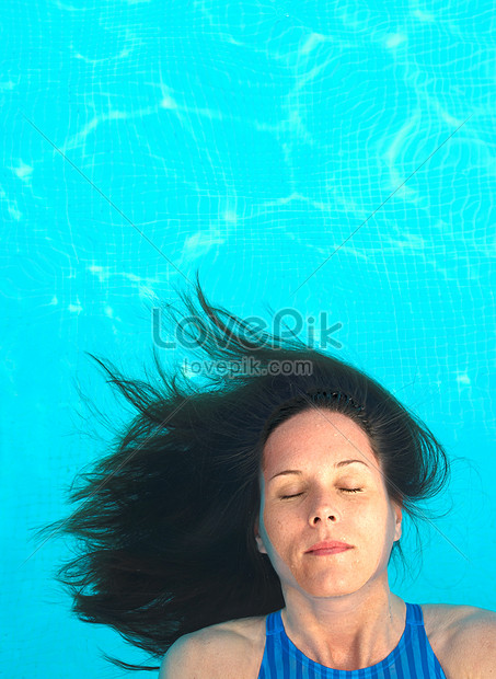 Woman With Long Hair Floating In Swimming Pool Picture And Hd Photos