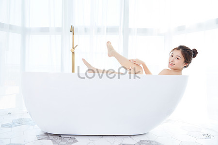 Beautiful Women Take A Bubble Bath And Sing Picture And HD Photos