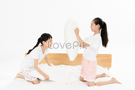 Playing Computer On The Bed With Girlfriends Free PNG And Clipart Image ... image