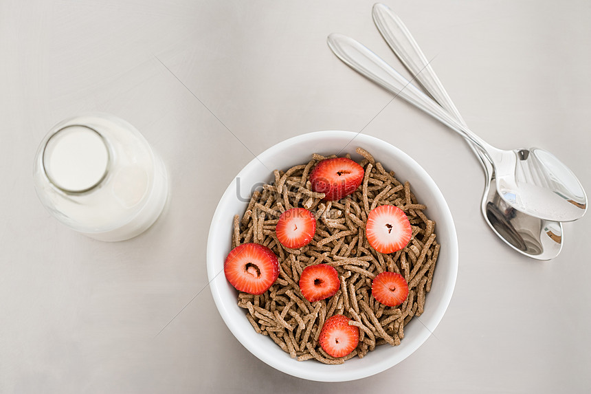 Bowl of cereal milk bottle hi-res stock photography and images