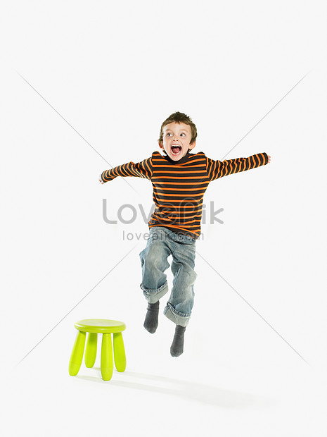 Niño Saltando Foto, chico foto, caucásico foto, niño foto