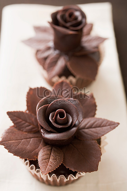 Pastel Decorado Con Rosas De Chocolate Foto | Descarga Gratuita HD Imagen  de Foto - Lovepik