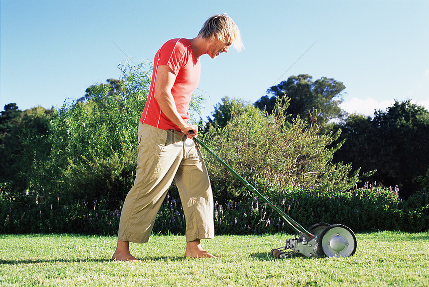 Man Mowing The Lawn Picture And HD Photos | Free Download On Lovepik