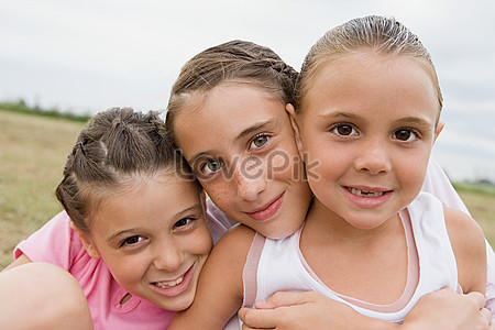 All three sisters :) | Sister photography, Photography poses family, Sisters  photoshoot poses